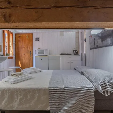 Aposa Little House Apartment