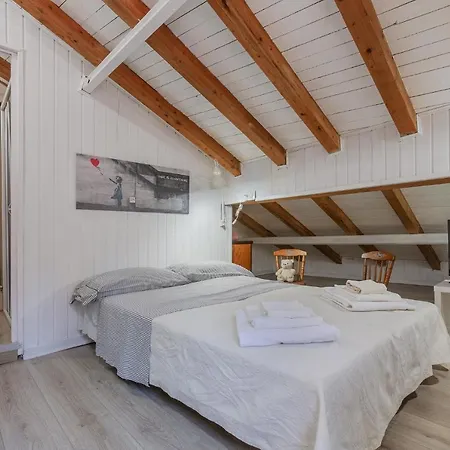 Aposa Little House