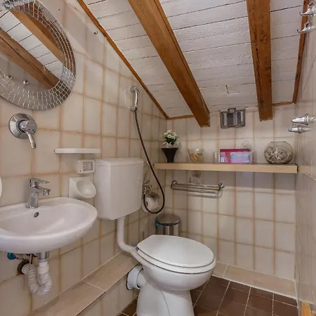 Aposa Little House Apartment